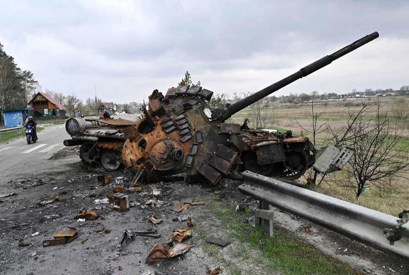 Khoảnh khắc UAV cảm tử Ukraine lao thẳng vào xe tăng Nga và phát nổ